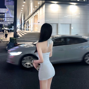 和亲妺洗澡忍不住c了她无码男男
